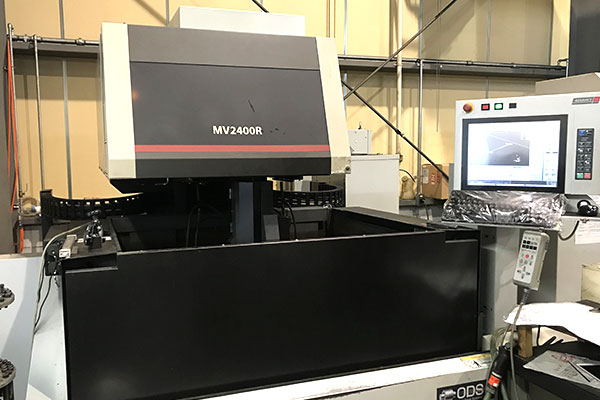 ワイヤ放電加工機